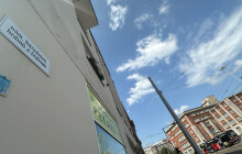 Tady je náměstí Národních hrdinů. A teď už i hrdinek