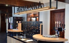 V samoobslužné hospodě v Hanušovicích si lidé měsíčně vytočí 15 sudů piva