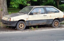 Odstavených aut je v Olomouci víc a víc. Majitelé riskují platbu za soud i exekutora