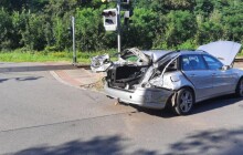 Srážka vlaku a auta na přejezdu v Bystřici. Hasiči evakuovali 31 cestujících