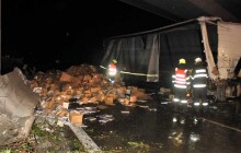 Nehoda kamionu na dálnici D35 zaměstnala hasiče a policii na několik hodin. Silnice už je opět průjezdná.