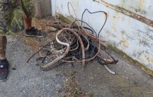 Kvůli kabelům lezl do bývalého vojenského objektu. Pozornosti strážníků neunikl