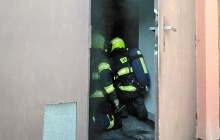 Požár v rodinném domě. Hasiči zasahují v Přerově