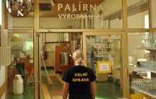 Celníci se připravují na sezónu pálení ovocných destilátů