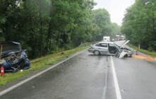 Smrtelná nehoda u Mírova. Řidič dostal smyk a srazil se s protijedoucím vozem