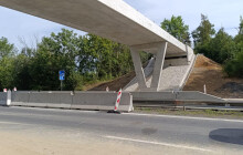 Lávka přes Pražskou je připravená. Od zítřka končí dopravní omezení