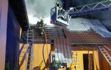 Na Šumpersku hořel rodinný dům. Zranila se jedna osoba