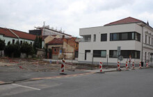 Přerušená stavba parkoviště v Přerově. Probíhá zde archeologický průzkum