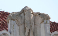 Soše na prostějovském náměstí upadla hlava. Památkáři nainstalovali ochranné sítě