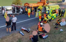 Dálnice D46 je průjezdná. Dodávka se srazila s autem, na místě bylo 5 zraněných