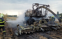 Na Prostějovsku hořela řezačka na kukuřici