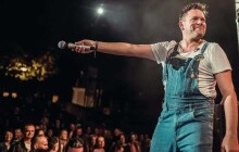 SOUTĚŽ: Vyhrajte dvě vstupenky na koncert Monkey Business na paloučku před Sklubem