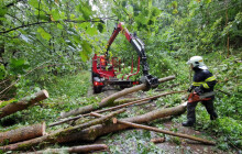 V kraji platí stav nebezpečí. Policie hledá osoby z auta, které spadlo do řeky