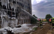 FOTO: Hasiči zasahovali u požáru skladu sena v Želatovicích
