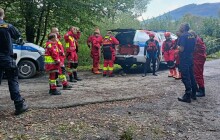 Povodně v Česku mají tři obětí, devět lidí se pohřešuje. Policie řeší i rabování 