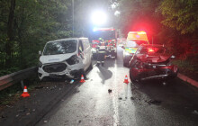 Čelní srážka u Dolan. Řidička nezvládla jízdu a střetla s dodávkou