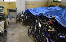 Od klíčů až po náhrobní kámen. Co ukrývá sklad ztrát a nálezů v Olomouci?