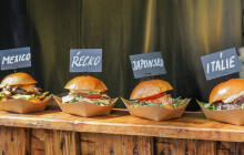 Největší český street food festival opět u Šantovky! Přijďte na šťavnatý burger