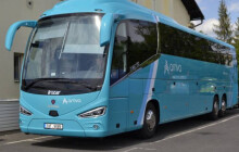 Obnova zničených tratí pokračuje. Lidi na severu kraje přepravují autobusy