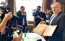 Zůstanu i v Poslanecké sněmovně, řekl Okleštěk. Kraj má nové vedení