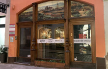 Tvarůžková cukrárna znovu otevírá. A mění místo