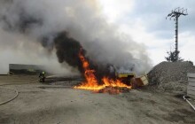 V Suchonicích explodoval drtič na dřevo, hasiči likvidovali požár velkokapacitní cisternou, škoda je 4 miliony korun