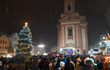 Thom Artway i Bára Basiková. Hranice lákají na vánoční program