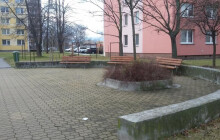 Oprava vnitrobloku Kostelecká se prodraží. Odhalené závady si vyžádaly další investice