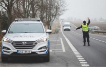 Řidiči kamionů nedbají odpočinku, překračují rychlost a nepoužívají pásy. Policisté během víkendové akce zkontrolovali přes čtyři sta vozidel v kraji