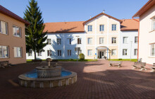 Důstojnost je, když se vám okolí učí rozumět, i když nedokážete mluvit. Připomene to Noc důstojnosti