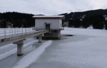 Led na vodních nádržích je tenký, upozorňuje Povodí Moravy. Jak se na ledě chovat?