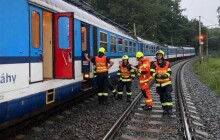 V Hranicích hasiči evakuovali cestující z vlaku, kvůli bouřce zasahovali u téměř tří desítek událostí v kraji