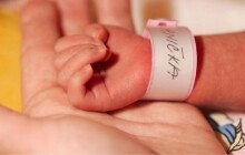 Porodnost klesá. Ve všech porodnicích v kraji
