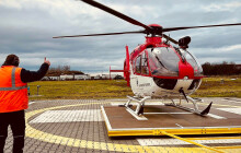 Vypadla z okna základky. Pro zraněnou školačku letěl vrtulník