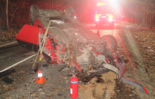 Dvě nehody se zraněním. Řidiči nezvládli předjíždění, ani smyk