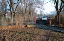 Přespávali tu bezdomovci, nahradí je tenisti. U Mlýnského potoka rostou kurty