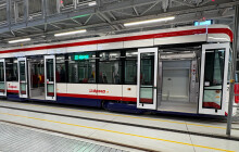 Do Olomouce dorazila nová moderní tramvaj. Novinkou je antikolizní systém