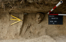 Unikátní objev olomouckých archeologů. Voják z Majetína trhal prachové náboje zuby