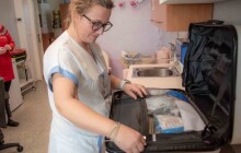 Porodní asistentky budou ještě blíže maminkám. FNOL posiluje své služby po porodu