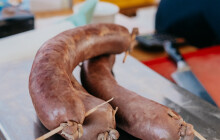 Akce na víkend: Zabijačka na Poděbradech, představení pro děti nebo komedie Na plech