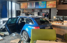 Řidič vjel do prodejny na benzince. Nestihl odbočit