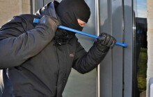 Zloděj se vloupal do několika domů a zcizil kola za desetitisíce