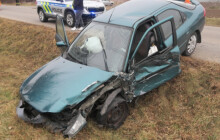 Senior nezvládl řízení. Srazil se s traktorem