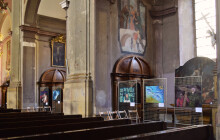 Křížová cesta trochu jinak. Žáci střední školy vytvořili netradiční olejomalby