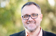 Detektivní příběhy jsem začal psát, protože jsem je rád četl, říká olomoucký spisovatel Sýkora