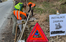 Pozor, tudy chodí žáby. Řidiči by měli u přechodů pro obojživelníky zpomalit