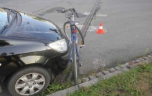 Cyklistu musela po nehodě převést záchranná služba do nemocnice