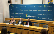 Hodnoty benzenu po požáru cisteren klesají, monitoring vody i půdy hejtmanství řeší dál