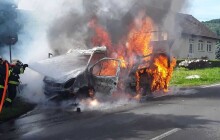 Na Jesenicku hořela dodávka, požár byl rozsáhlý, vůz byl bez šance na uchránění