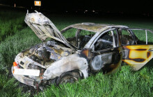 Cizinec zachránil řidiče z hořícího auta po nehodě. Muž nebyl schopen dechové zkoušky